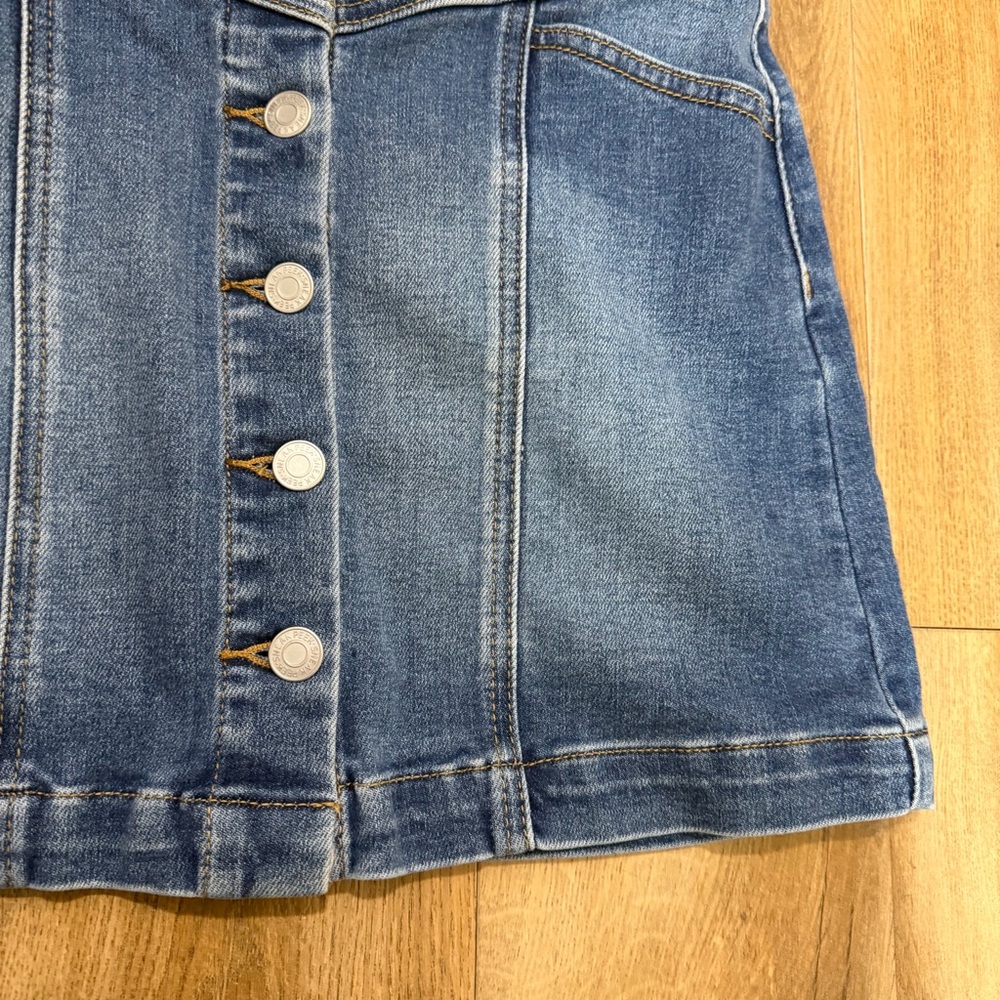 Sneak Peek Blue Denim Buttoned Skirt Size Small - Picture 6 of 14